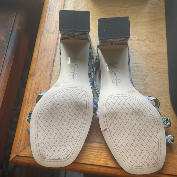 Never used - Picture 2 of 3